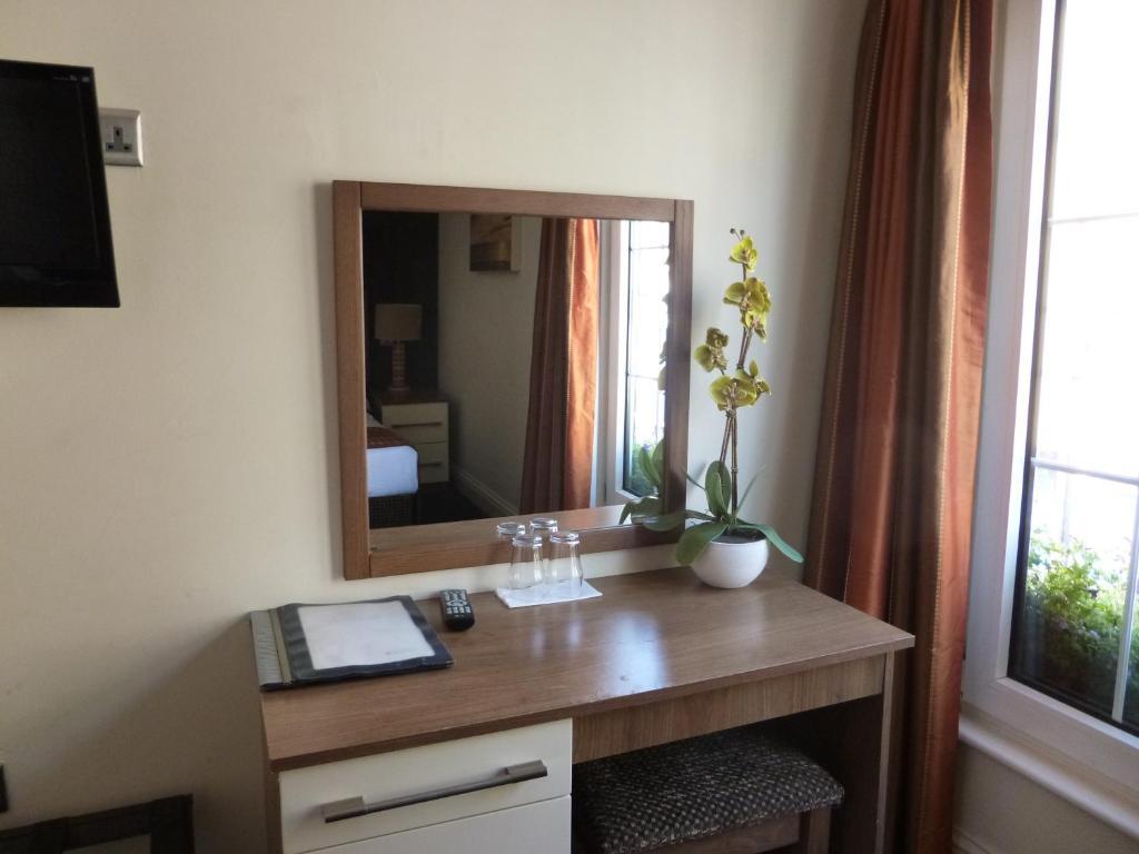 The White Lady Hotel Kinsale Room photo